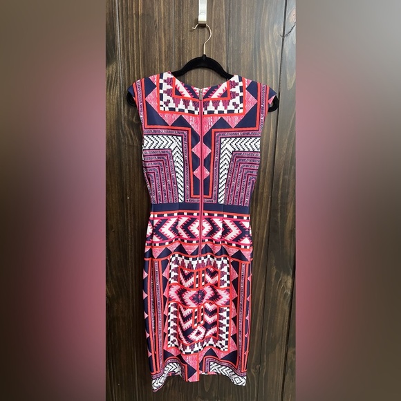 Vince Camuto Geometric Printed Bodycon Dress Sz 4 - Picture 7 of 11